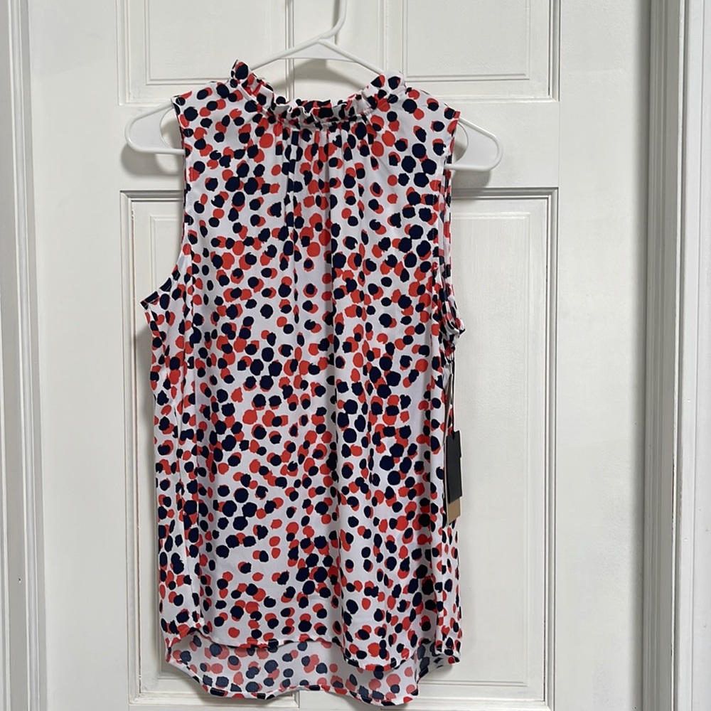Women’s sleeveless top size small